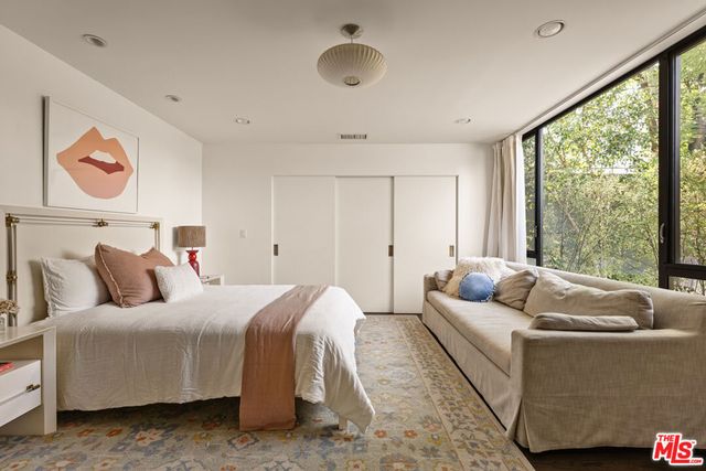 17352 MAGNOLIA Boulevard, Encino, CA 91316