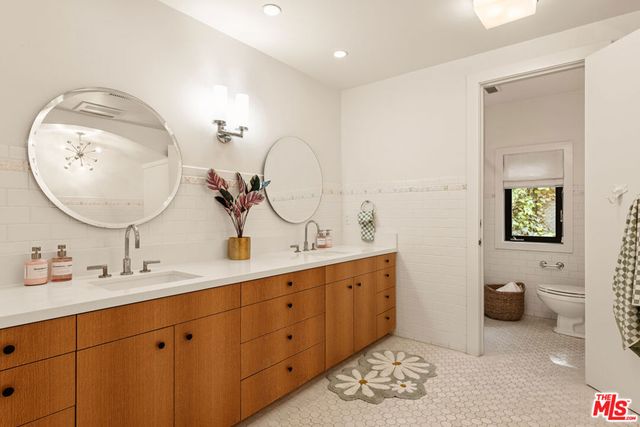 17352 MAGNOLIA Boulevard, Encino, CA 91316