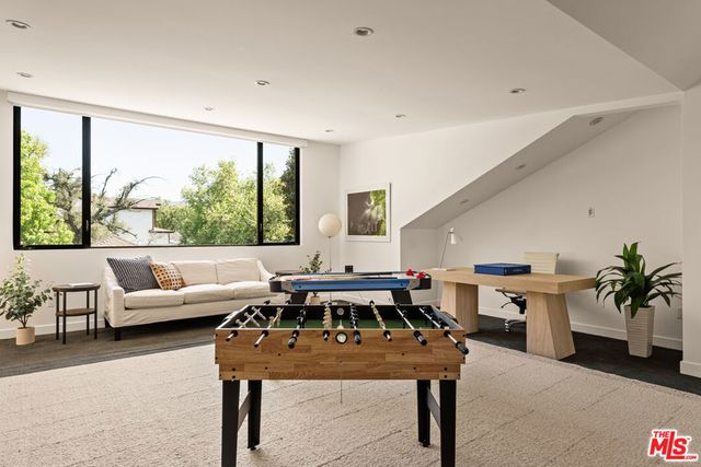17352 MAGNOLIA Boulevard, Encino, CA 91316