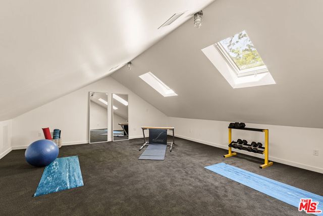 17352 MAGNOLIA Boulevard, Encino, CA 91316