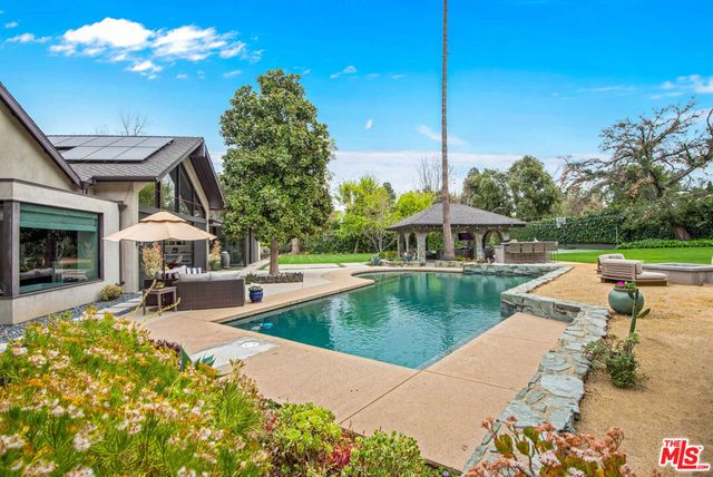17352 MAGNOLIA Boulevard, Encino, CA 91316