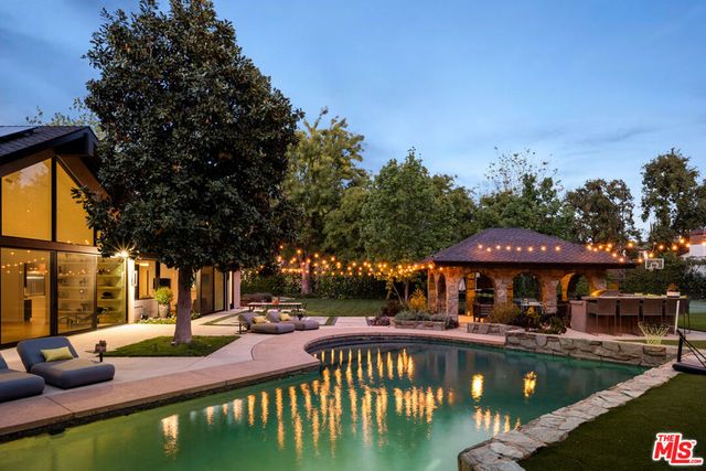 17352 MAGNOLIA Boulevard, Encino, CA 91316