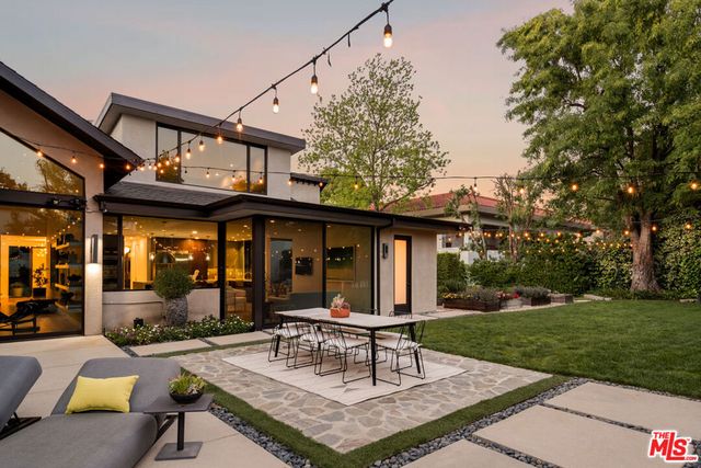 17352 MAGNOLIA Boulevard, Encino, CA 91316