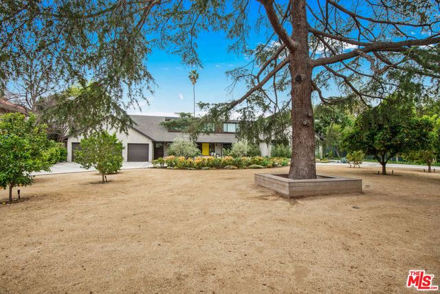 17352 MAGNOLIA Boulevard, Encino, CA 91316