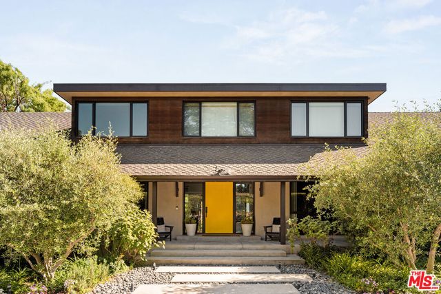 17352 MAGNOLIA Boulevard, Encino, CA 91316
