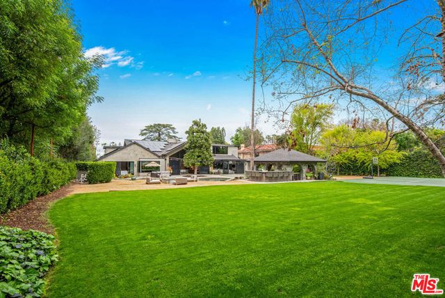 17352 MAGNOLIA Boulevard, Encino, CA 91316