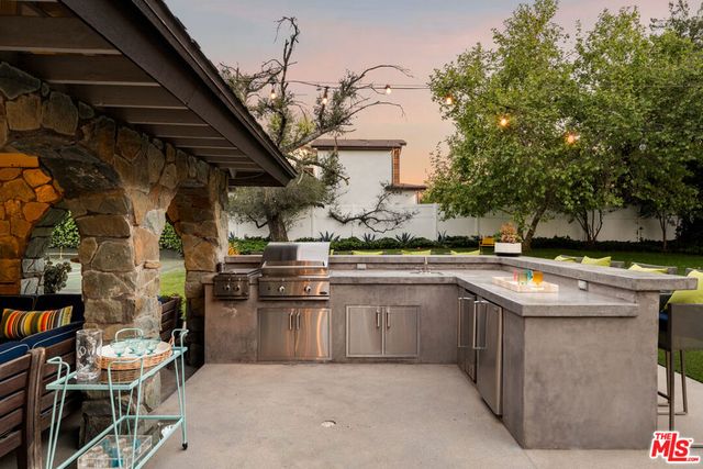 17352 MAGNOLIA Boulevard, Encino, CA 91316