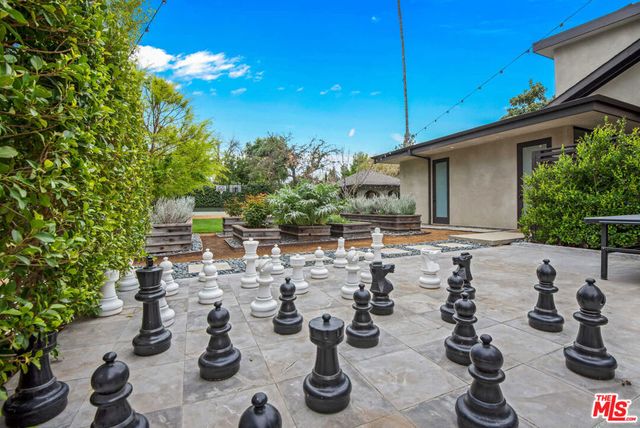 17352 MAGNOLIA Boulevard, Encino, CA 91316