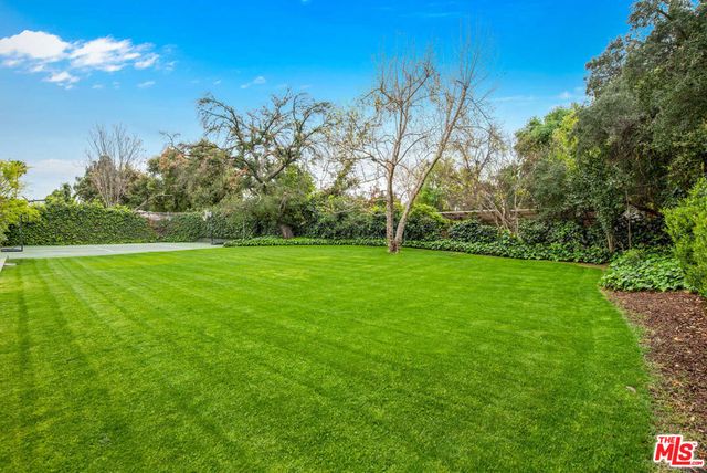 17352 MAGNOLIA Boulevard, Encino, CA 91316