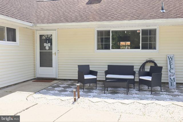 201 SNOWBALL DR, Levittown, PA 19056