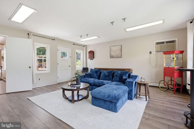 201 SNOWBALL DR, Levittown, PA 19056
