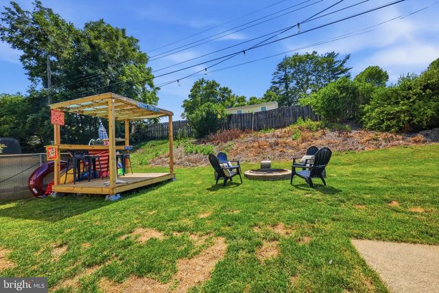 201 SNOWBALL DR, Levittown, PA 19056