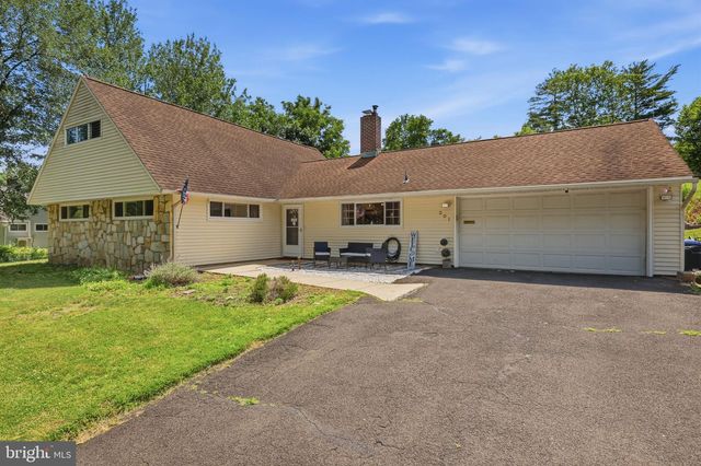 201 SNOWBALL DR, Levittown, PA 19056