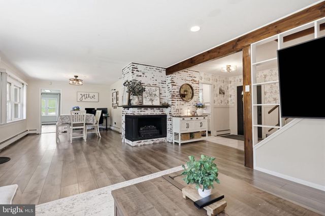 201 SNOWBALL DR, Levittown, PA 19056