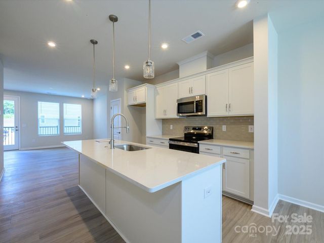 5640 Kingspan Drive, Charlotte, NC 28217