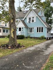 1001 Englewood Road, Cleveland Heights, OH 44121