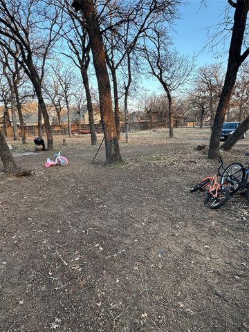 2301 Turner Way, Arlington, TX 76001