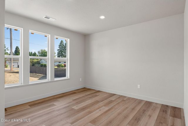 343 E Dakota AVE, Hayden, ID 83835