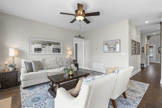 5543 Stonefield Dr, Smyrna, TN 37167