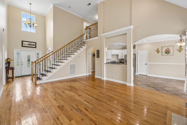 604 Summerbreeze Ln, Antioch, TN 37013