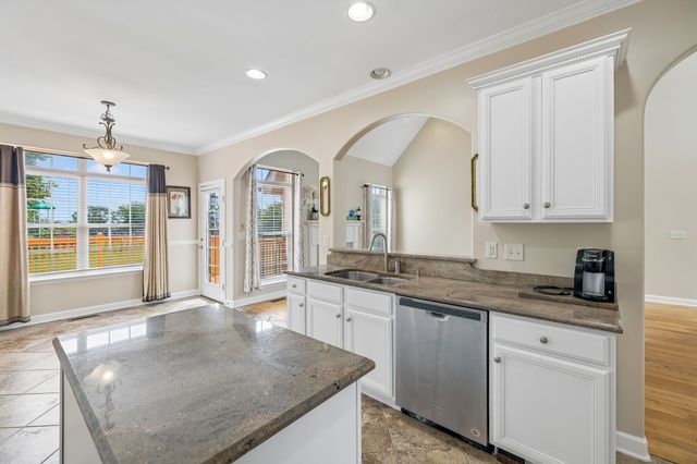 604 Summerbreeze Ln, Antioch, TN 37013