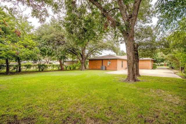 3704 Jeanette Drive, Fort Worth, TX 76109