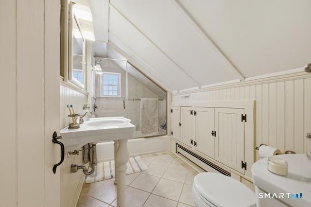 402 Boston Street, Guilford, CT 06437