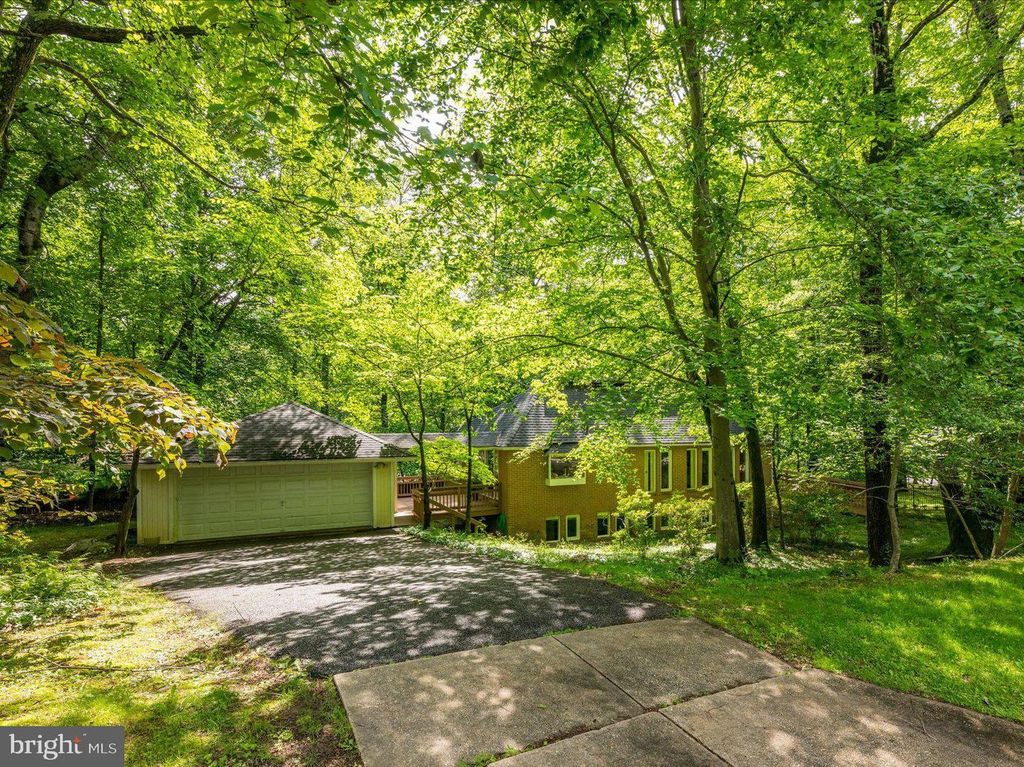 Image 1 of property listing at 9411 GARDEN CT, Potomac, MD 20854