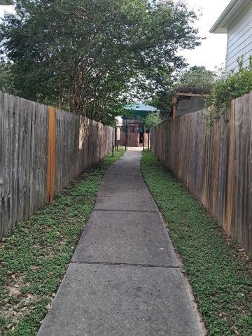 6631 Sutton Meadows Drive, Houston, TX 77086