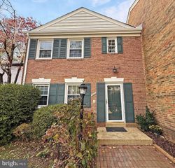 3221 ADAMS CT, Fairfax, VA 22030