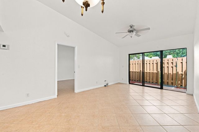 2267 NW 37th Avenue, Coconut Creek, FL 33066