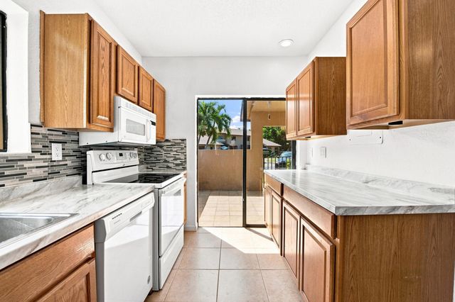 2267 NW 37th Avenue, Coconut Creek, FL 33066