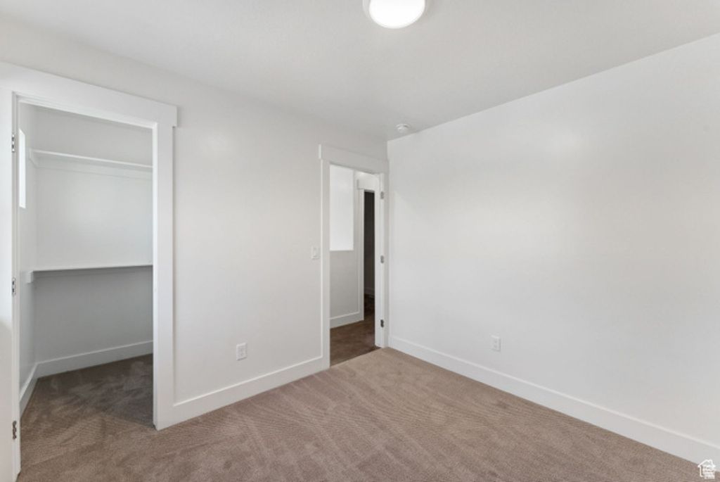 Image 11 of property listing at 1619 N ANGEL ST, Layton, UT 84041
