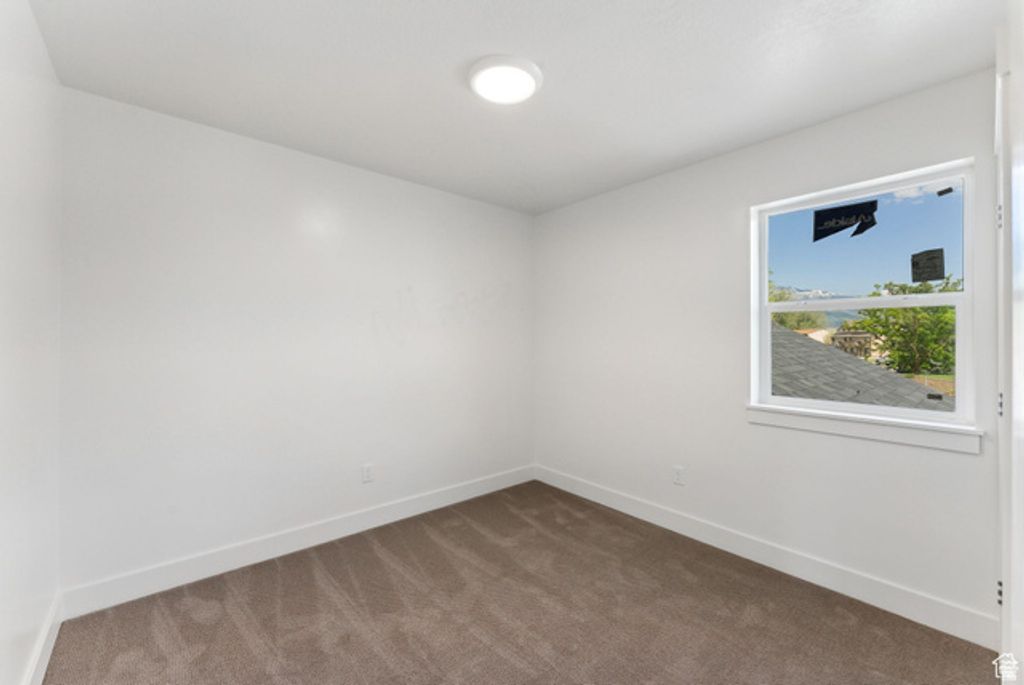 Image 12 of property listing at 1619 N ANGEL ST, Layton, UT 84041