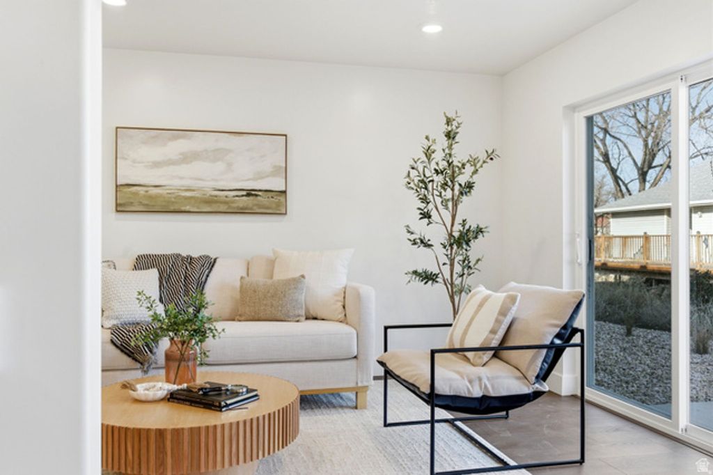 Image 14 of property listing at 1619 N ANGEL ST, Layton, UT 84041