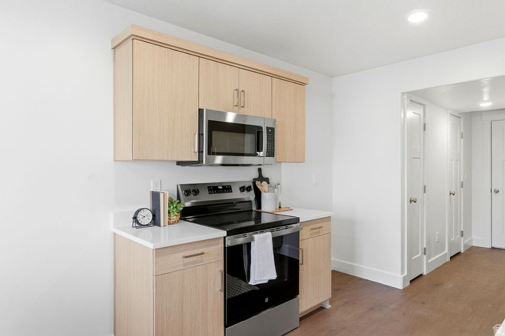 Image 17 of property listing at 1619 N ANGEL ST, Layton, UT 84041