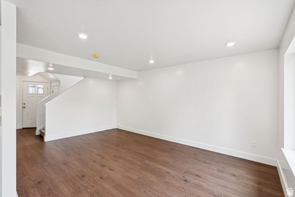 Image 3 of property listing at 1619 N ANGEL ST, Layton, UT 84041
