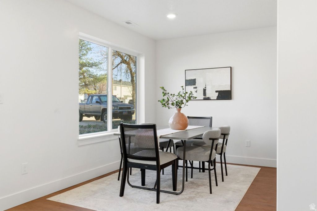 Image 21 of property listing at 1619 N ANGEL ST, Layton, UT 84041