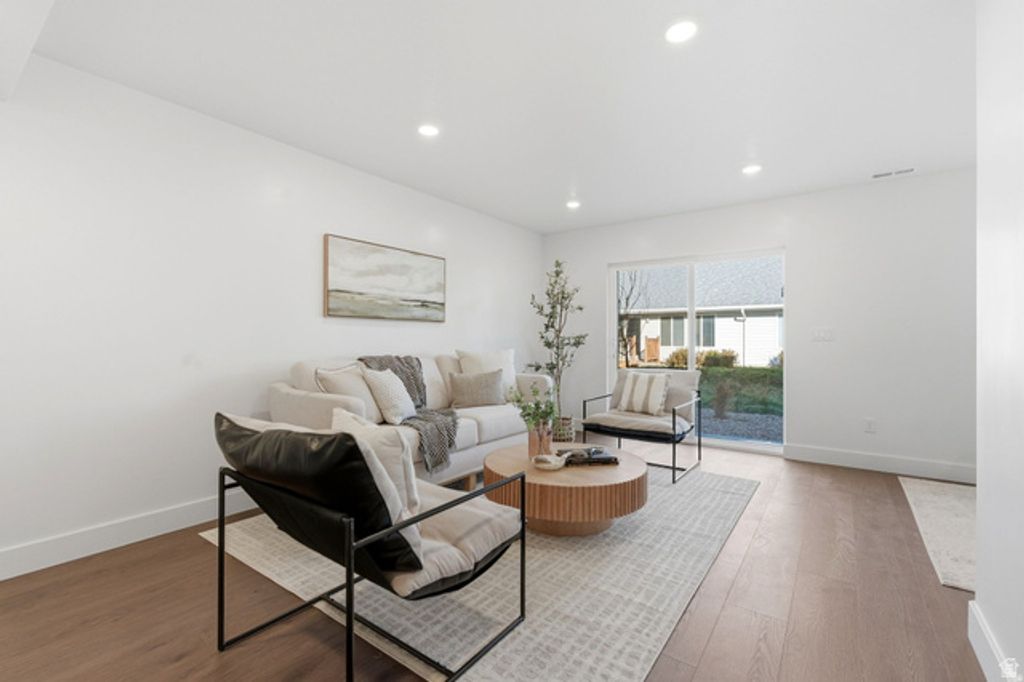 Image 22 of property listing at 1619 N ANGEL ST, Layton, UT 84041