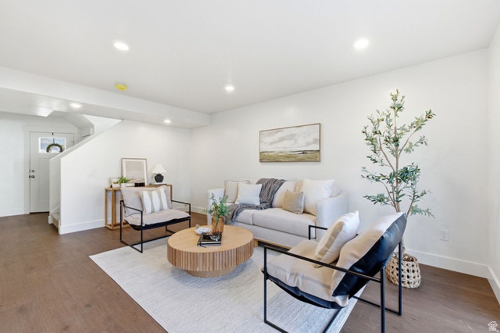 Image 23 of property listing at 1619 N ANGEL ST, Layton, UT 84041