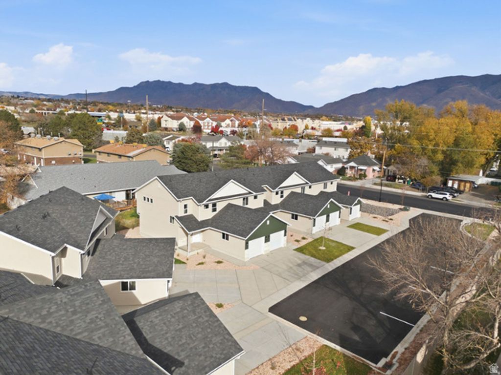 Image 27 of property listing at 1619 N ANGEL ST, Layton, UT 84041