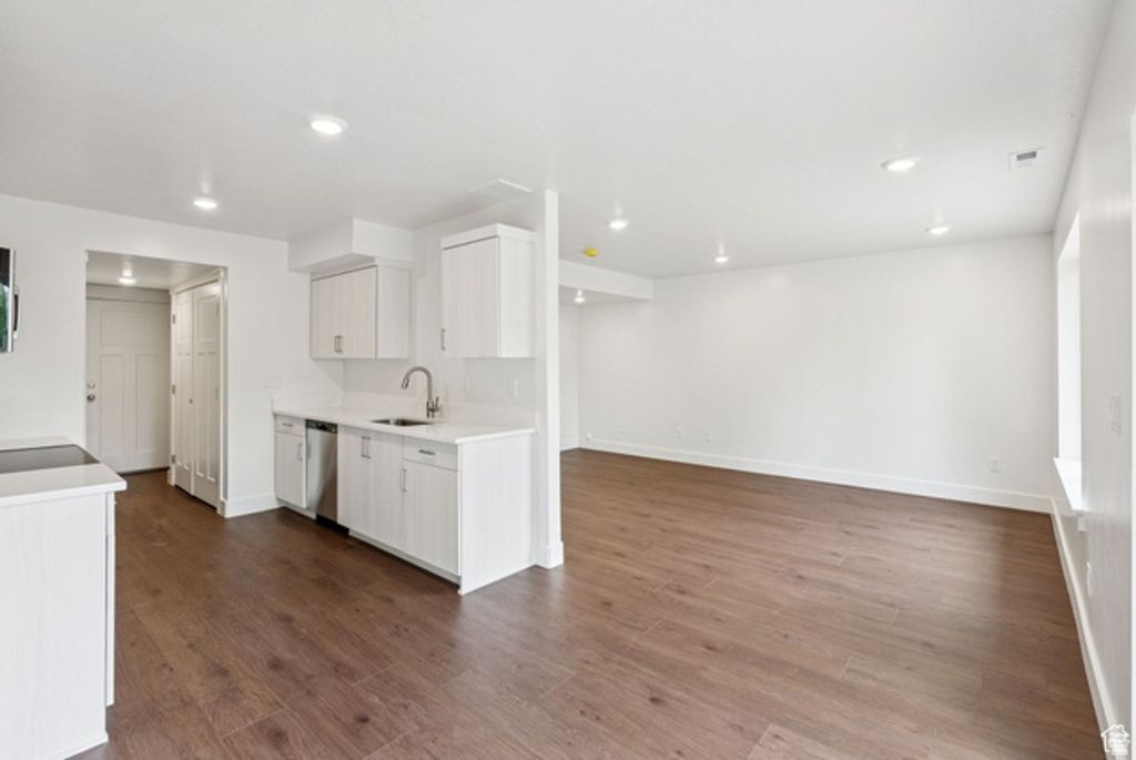 Image 4 of property listing at 1619 N ANGEL ST, Layton, UT 84041