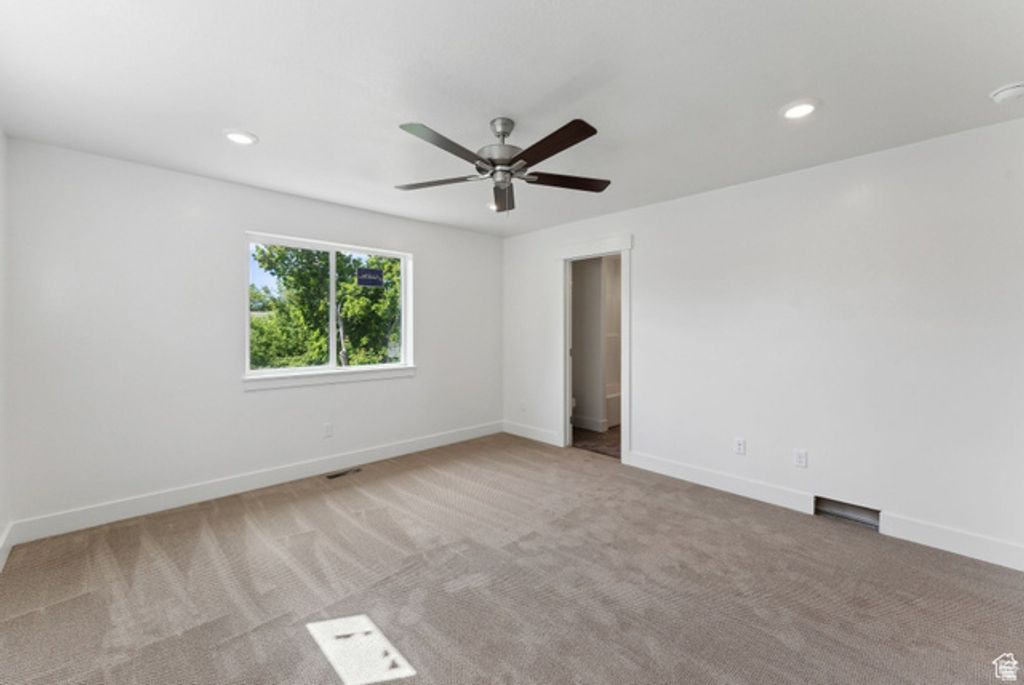 Image 7 of property listing at 1619 N ANGEL ST, Layton, UT 84041