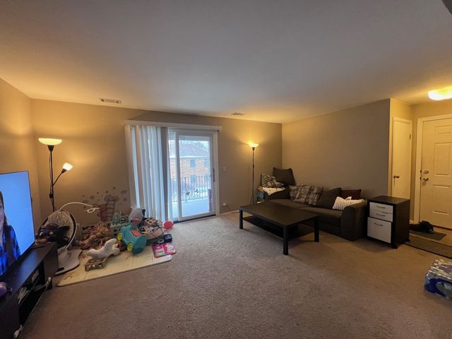 1750 Fayette Walk F, Hoffman Estates, IL 60169