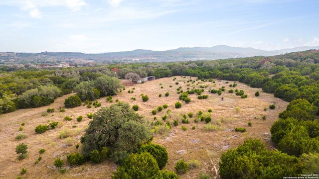 240 Poehnert Rd, Boerne, TX 78006