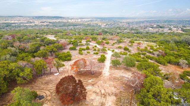 240 Poehnert Rd, Boerne, TX 78006