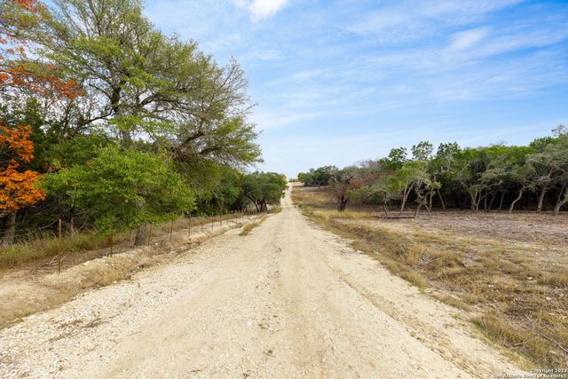 240 Poehnert Rd, Boerne, TX 78006