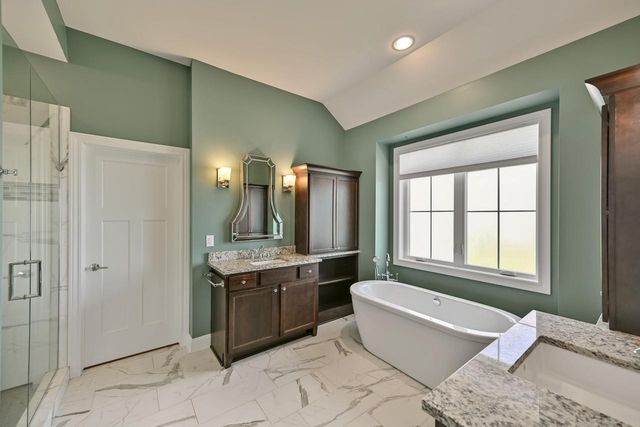 N57W19704 Holly COURT, Menomonee Falls, WI 53051