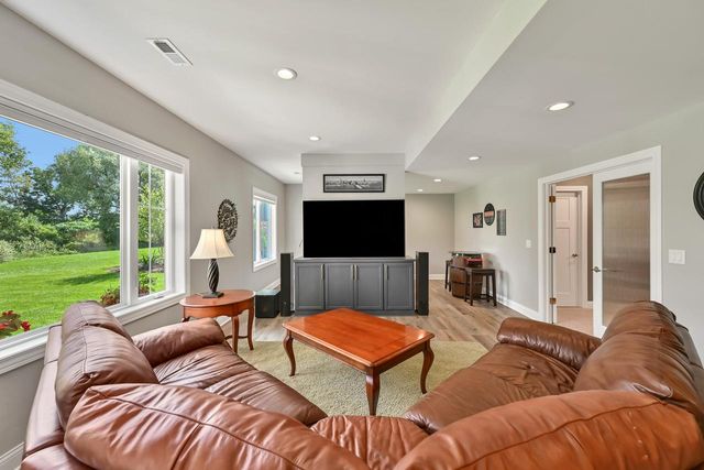N57W19704 Holly COURT, Menomonee Falls, WI 53051