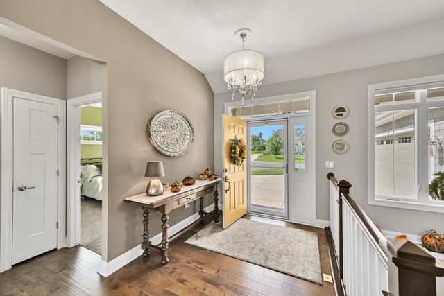 N57W19704 Holly COURT, Menomonee Falls, WI 53051